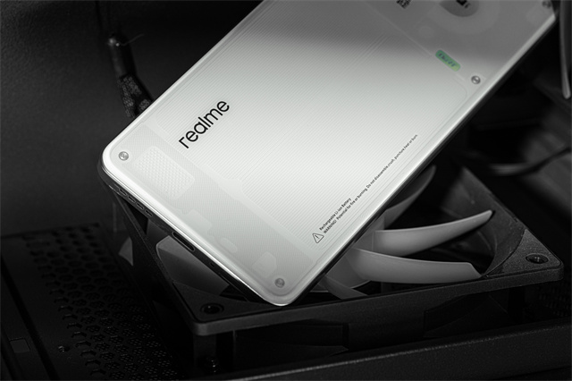 真我Neo7 Turbo评测：外观“小透明” 但性能耀眼强透了-2