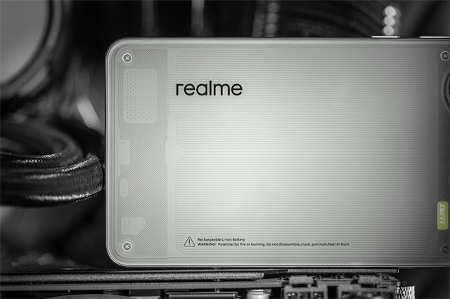 真我Neo7 Turbo评测：外观“小透明” 但性能耀眼强透了-3